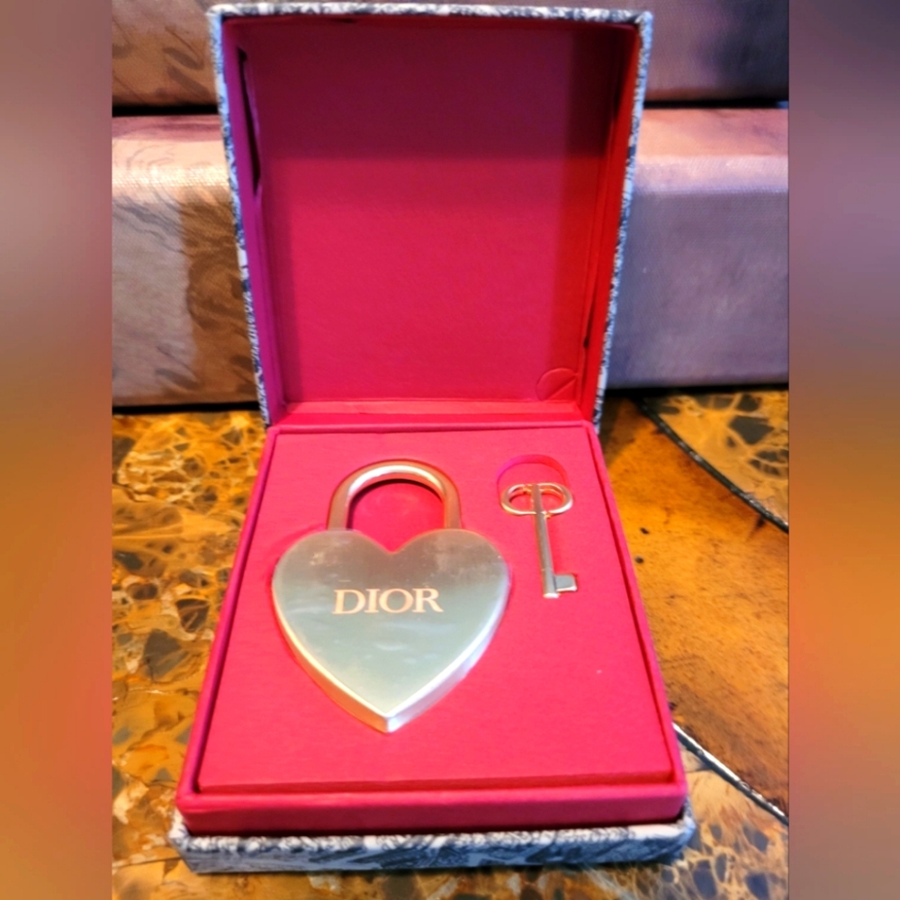 DIOR LOCK AND KEY - Picture 1 of 2